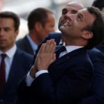 1305994-afp_1qg2lv-checknews-macron-figurantjpg