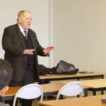 Michel Leclerc explique comment casser un monopole devant les étudiants préparant le cursus SUPINFO Institute of Innovation & Business (SIIB)